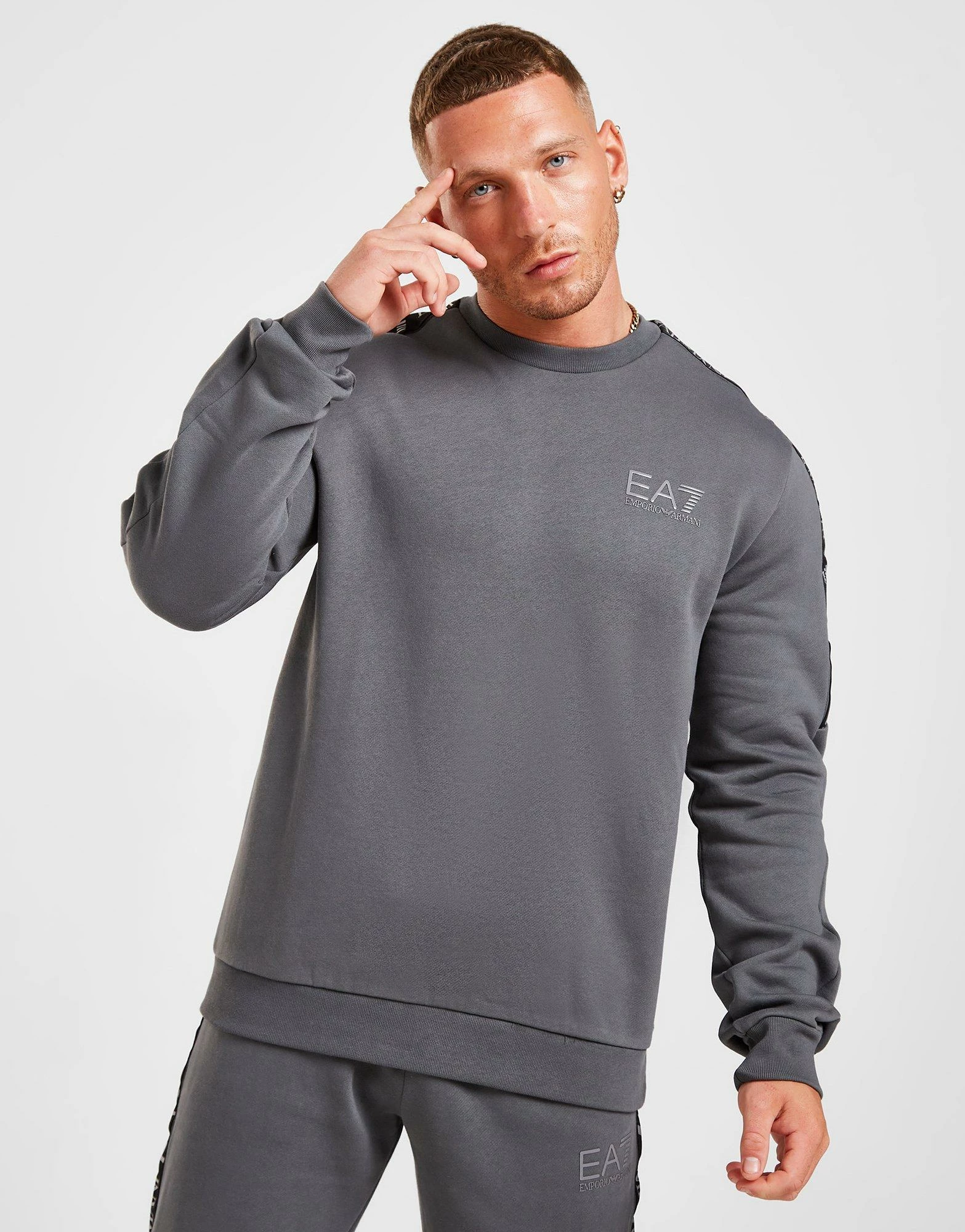 Emporio Armani EA7 Tape Reflect Crew Træningsæt Herre Grå 4 Emporio Armani EA7 Tape Reflect Crew Træningsæt Herre Grå - Billede 2