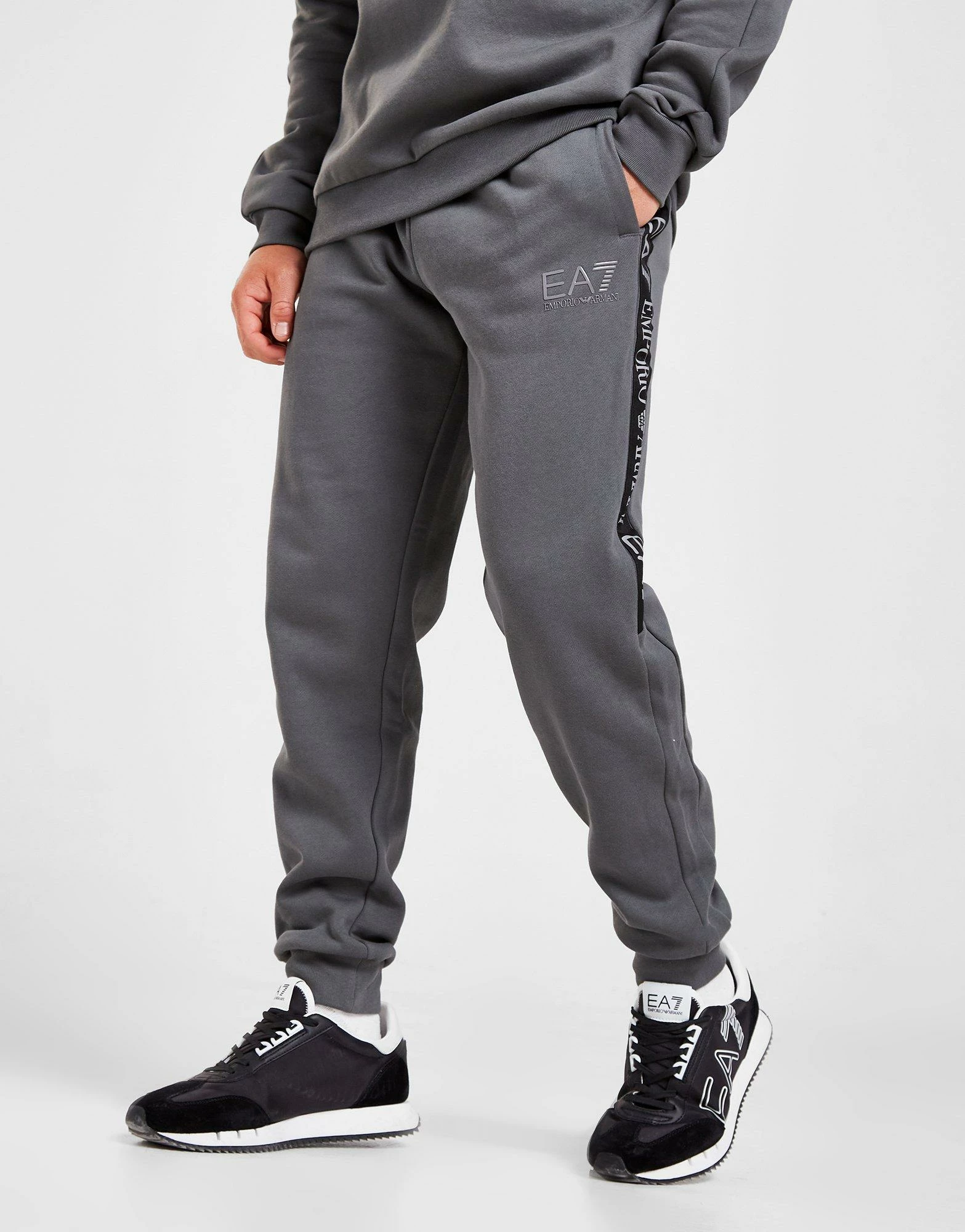 Emporio Armani EA7 Tape Reflect Crew Træningsæt Herre Grå 5 Emporio Armani EA7 Tape Reflect Crew Træningsæt Herre Grå - Billede 3