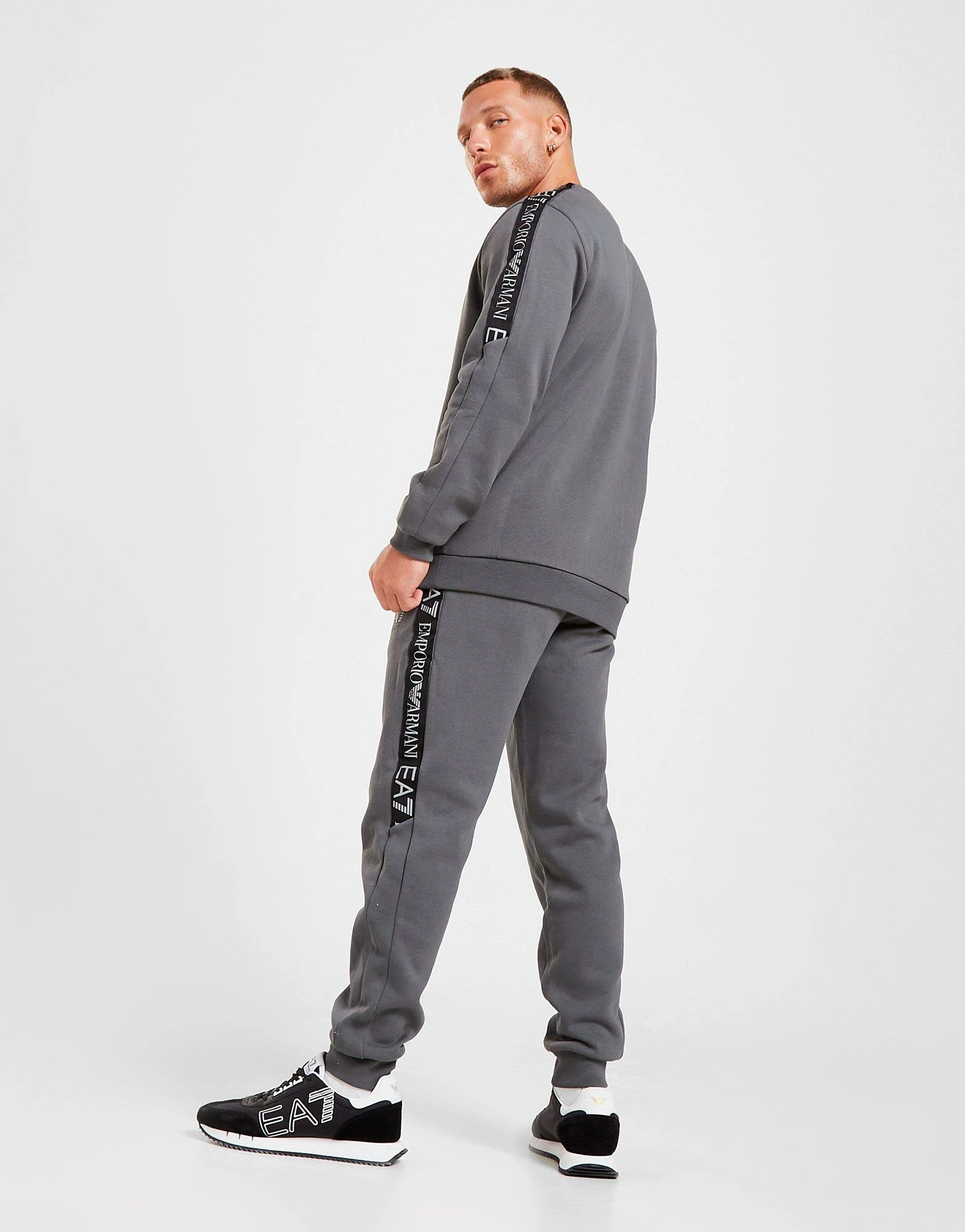Emporio Armani EA7 Tape Reflect Crew Træningsæt Herre Grå 8 Emporio Armani EA7 Tape Reflect Crew Træningsæt Herre Grå - Billede 6