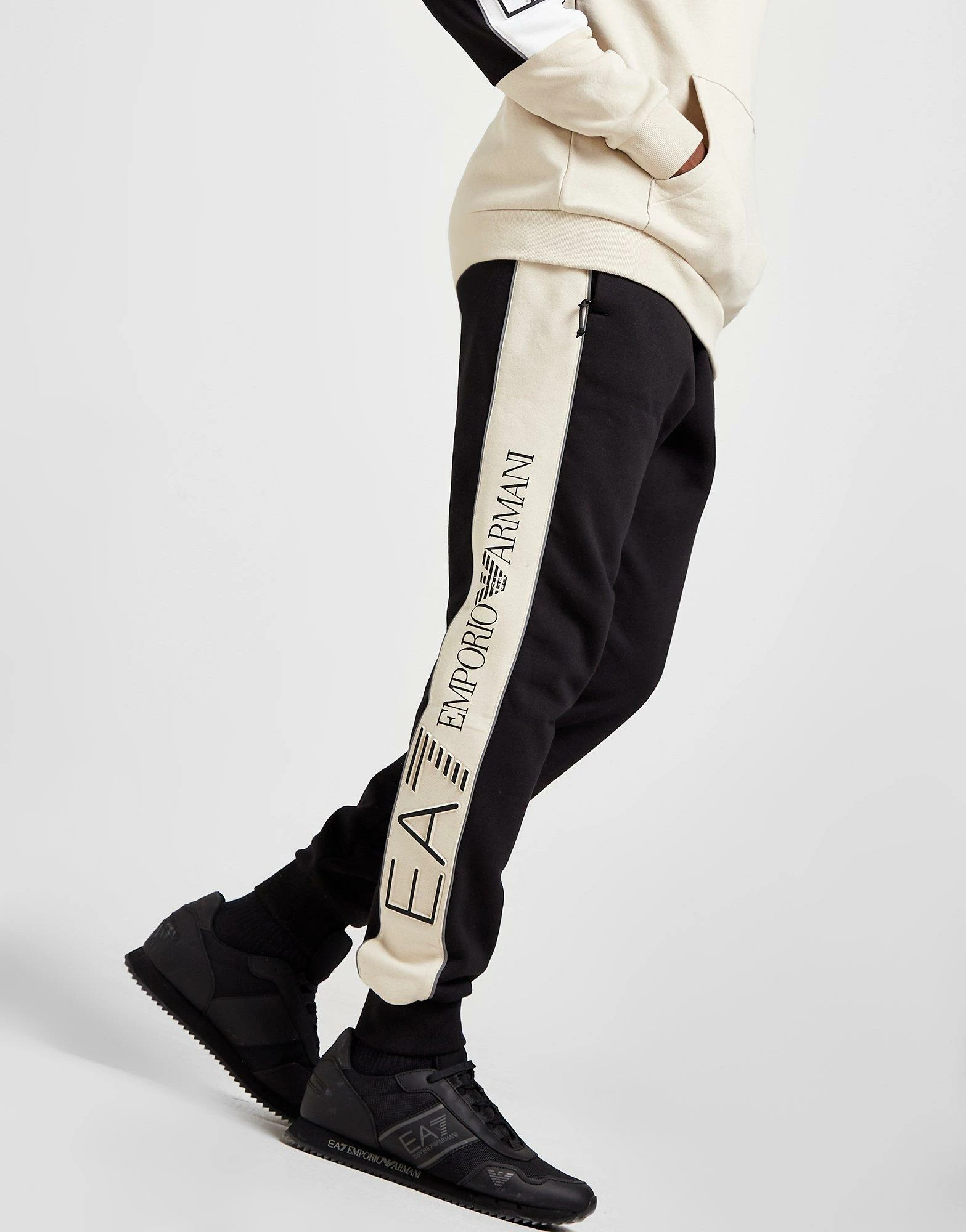 Emporio Armani EA7 Colour Block Joggers Sort 4 Emporio Armani EA7 Colour Block Joggers Sort - Billede 2