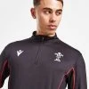 Macron Wales Rugby 2022/23 Travel 1/4 Zip Top Sort -Herretoj Salg jd 554026 a