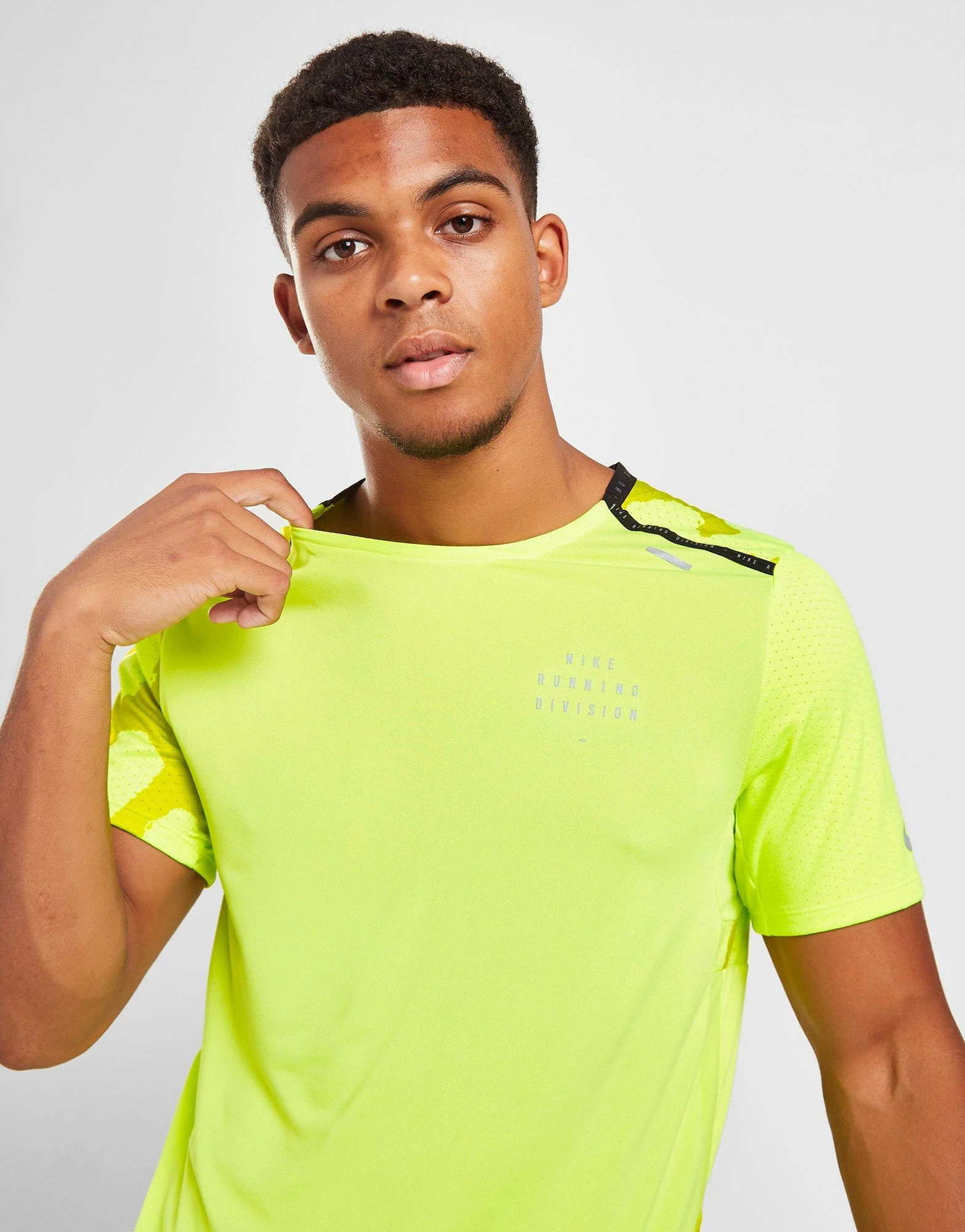Nike Run Division Dri-FIT Camo T-Shirt Grøn 3 Nike Run Division Dri-FIT Camo T-Shirt Grøn