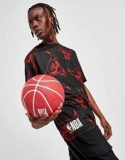 New Era NBA Chicago Bulls All Over Print Neon T-Shirt Sort